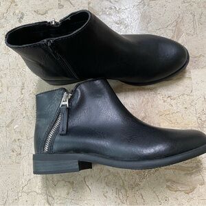 Black Faux Leather Chelsea Ankle Boots Low Heel Back Zipper Almond Toe Size 7